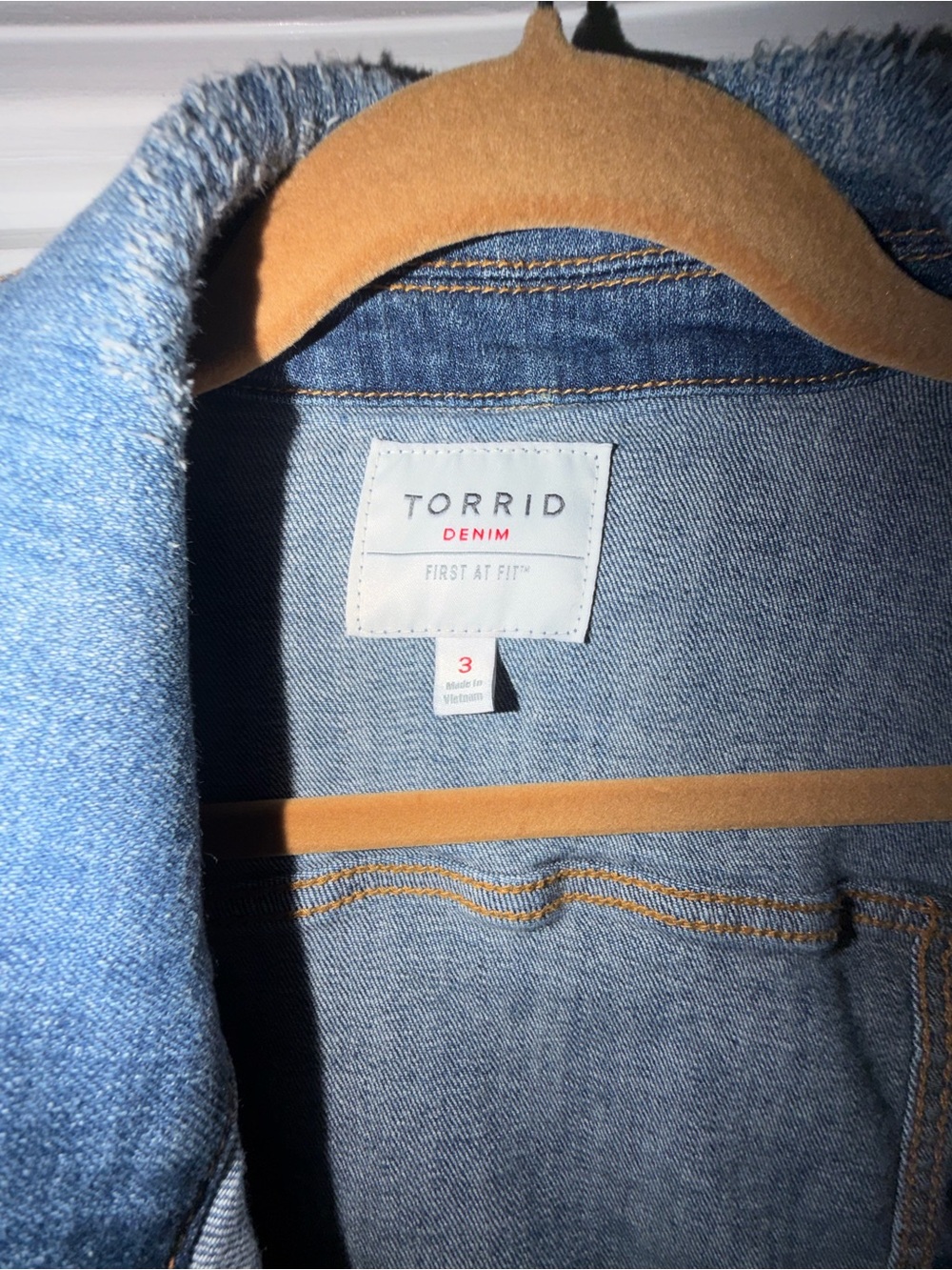 Torrid Women’s Blue Denim Jacket - Washed & slightly distressed. Sz 3x - Picture 2 of 9